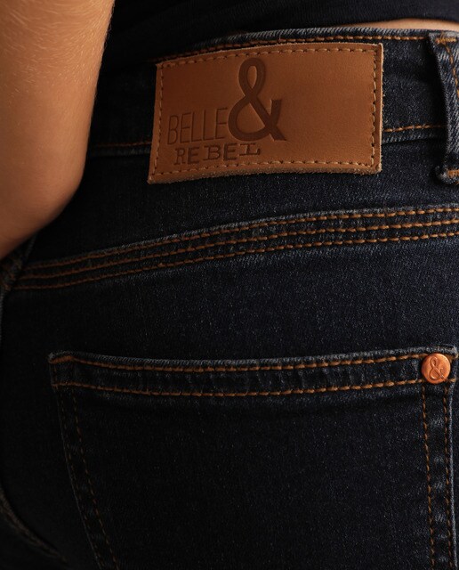Jeans azuis de cintura subida