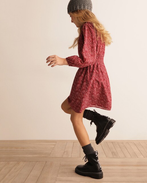 Vestido vermelho com estampado floral