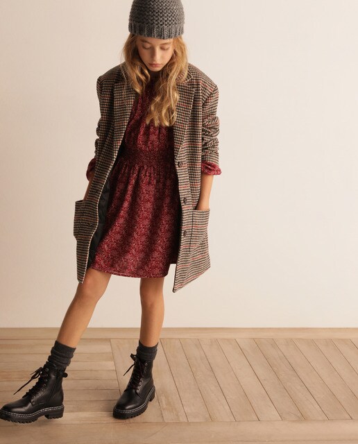 Vestido vermelho com estampado floral