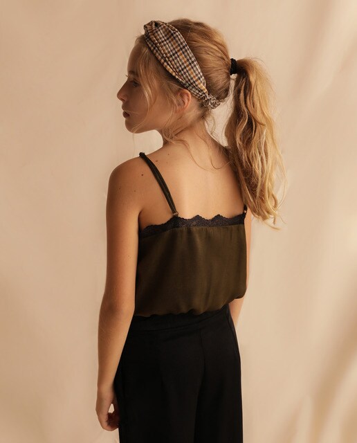 Top caqui com renda