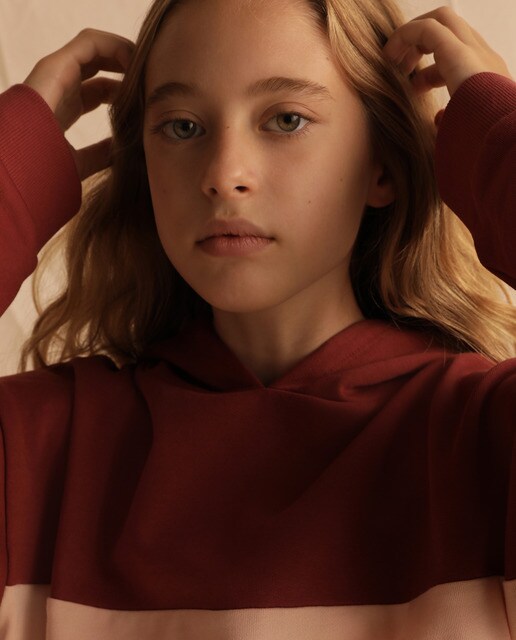 Sweatshirt tricolor com capuz