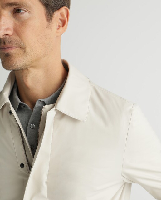 Chaqueta de abrigo de hombre gris con dos bolsillos