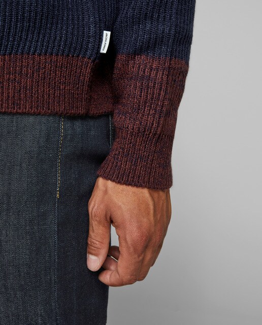 Camisola de malha vermelha de homem com decote redondo