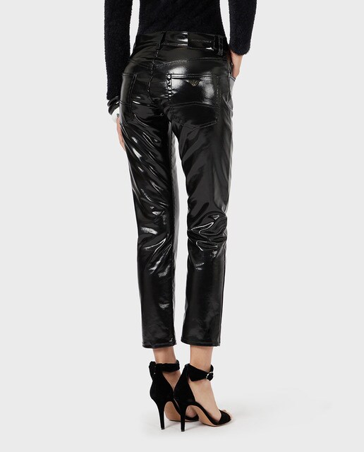 Jeans J36 em vinil pretas de cintura média