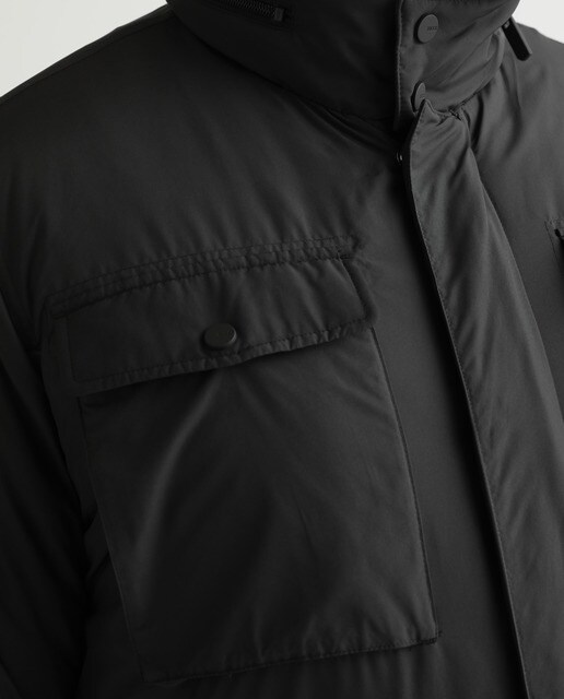 Parka cinzenta de homem com quatro bolsos tamanhos grandes