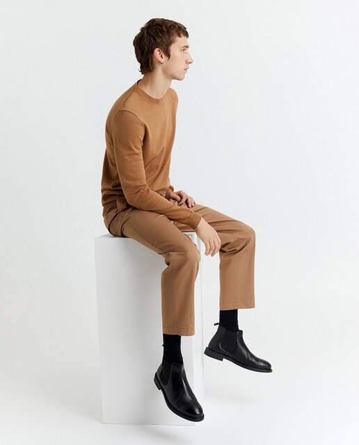 Jersey de hombre camel con cuello caja