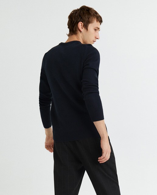 Jersey de hombre azul marino con cuello caja