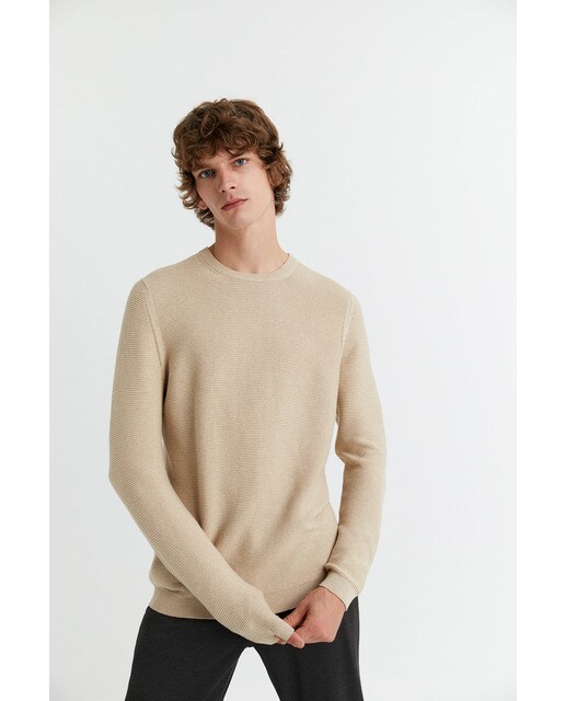 Jersey de hombre beige con cuello caja