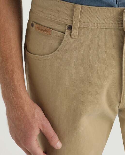Pantalón cinco bolsillos de hombre regular beige