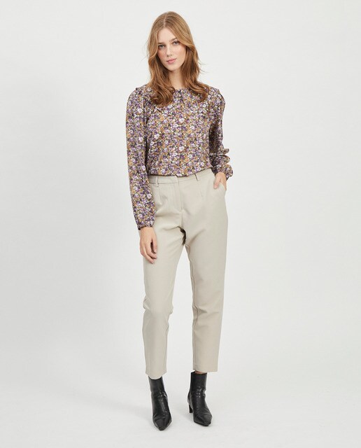 Camisa de mujer con cuello bobo y fruncidos