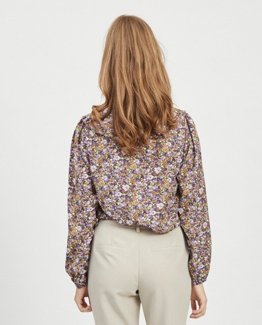 Camisa de mujer con cuello bobo y fruncidos