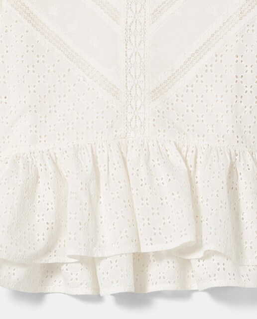 Blusa com bordados e folho