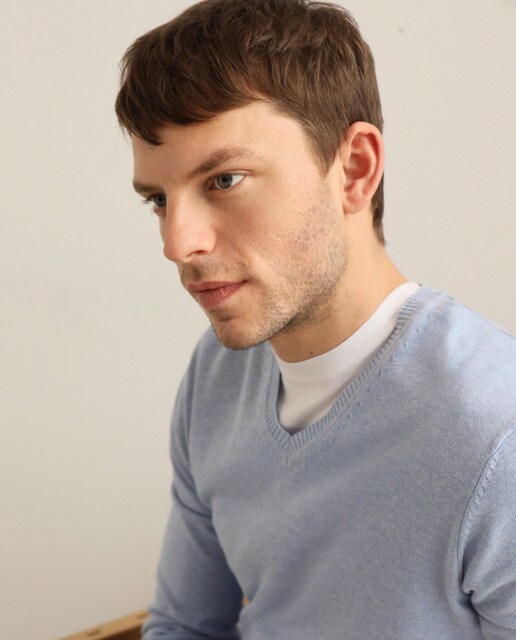 Jersey Essential de hombre con el cuello de pico