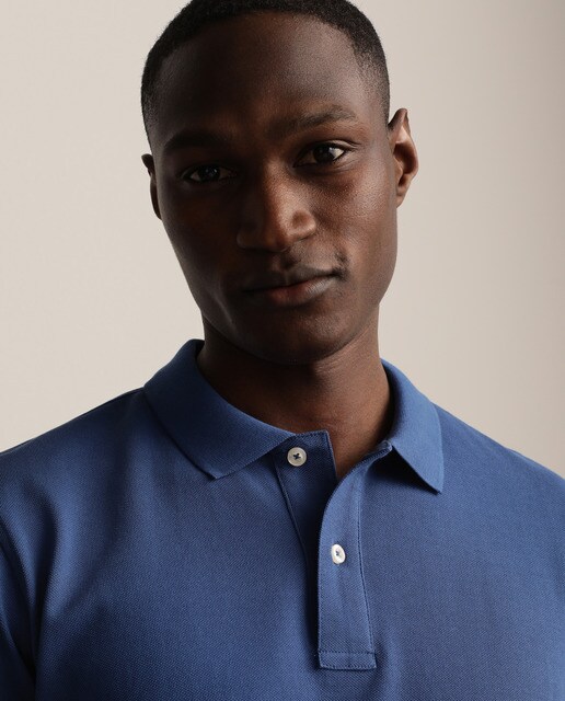 Polo de hombre regular azul de manga corta