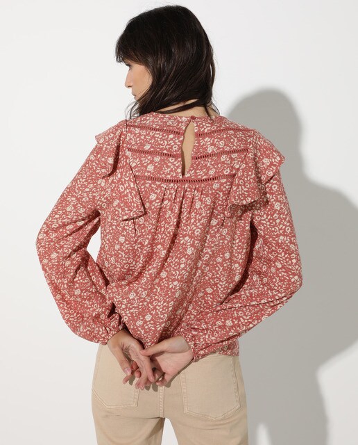 Blusa de mujer de estampado floral con entredós