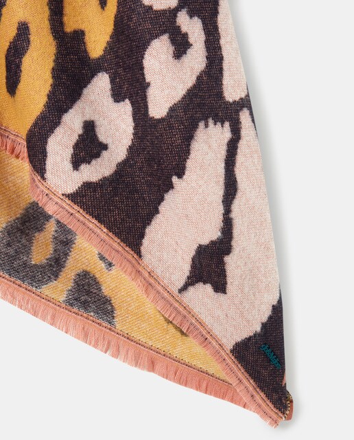 Capa con estampado animal print en tono marrón