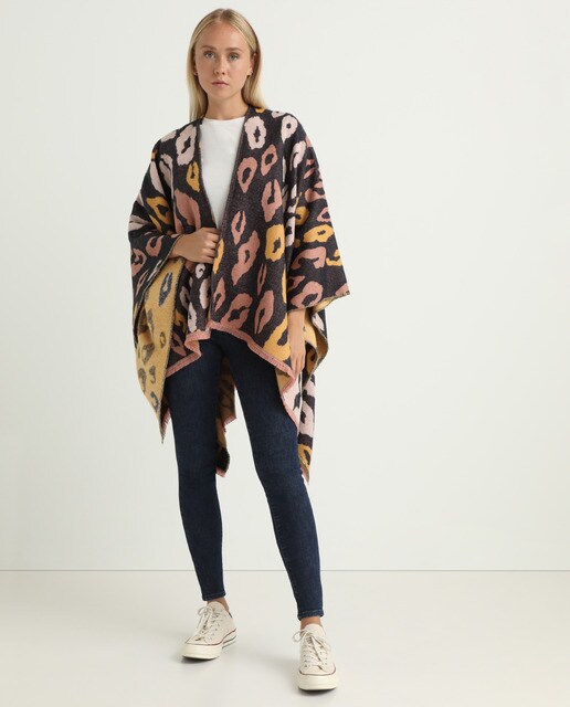 Capa con estampado animal print en tono marrón