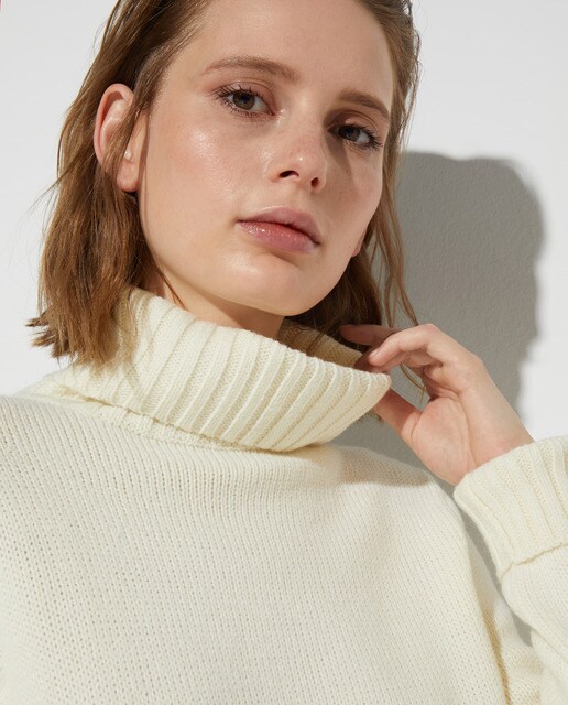 Jersey de mujer cuello cisne básico