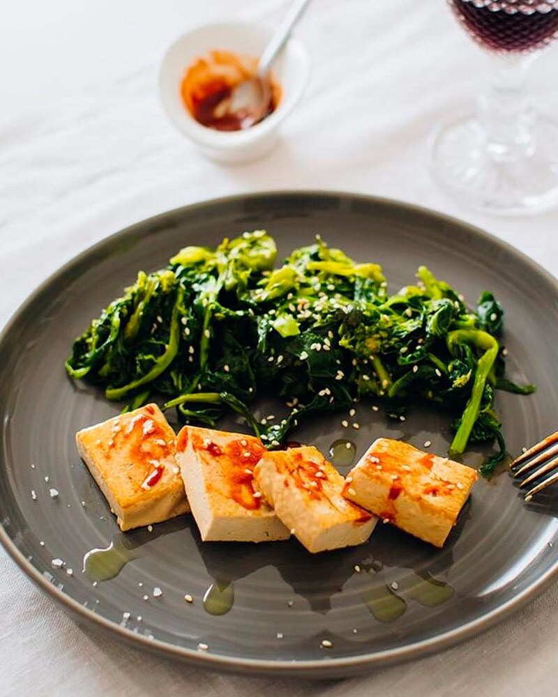 Tofu com Grelos Salteados Tofu com Grelos Salteados