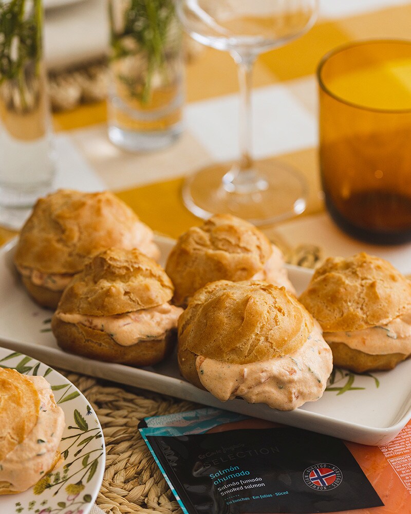 Profiteroles de creme de salmão Profiteroles de creme de salmão