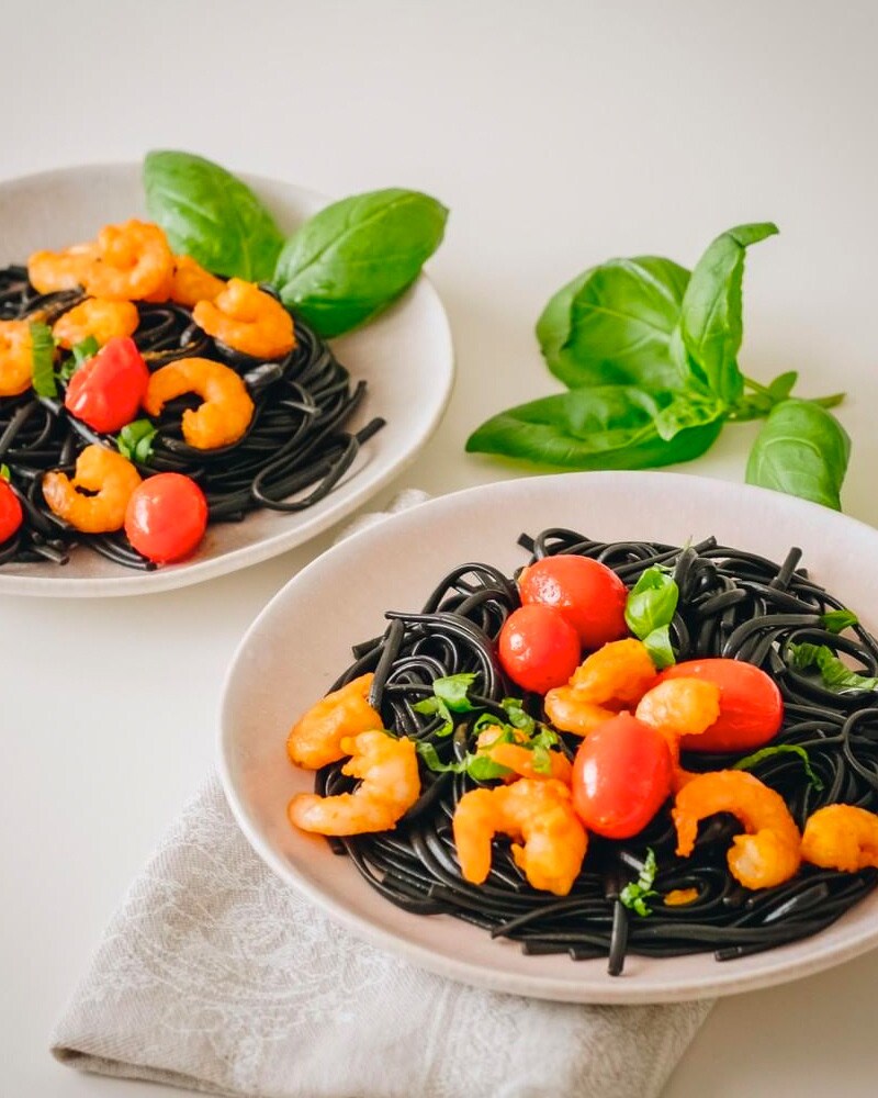 Massa Preta com Camarão e Tomate Cereja Massa Preta com Camarão e Tomate Cereja