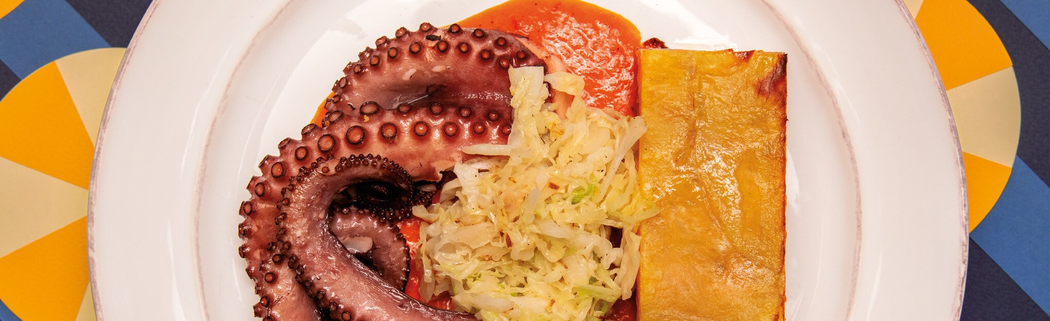Polvo Mil-Folhas de Batatas e Couve Polvo Mil-Folhas de Batatas e Couve