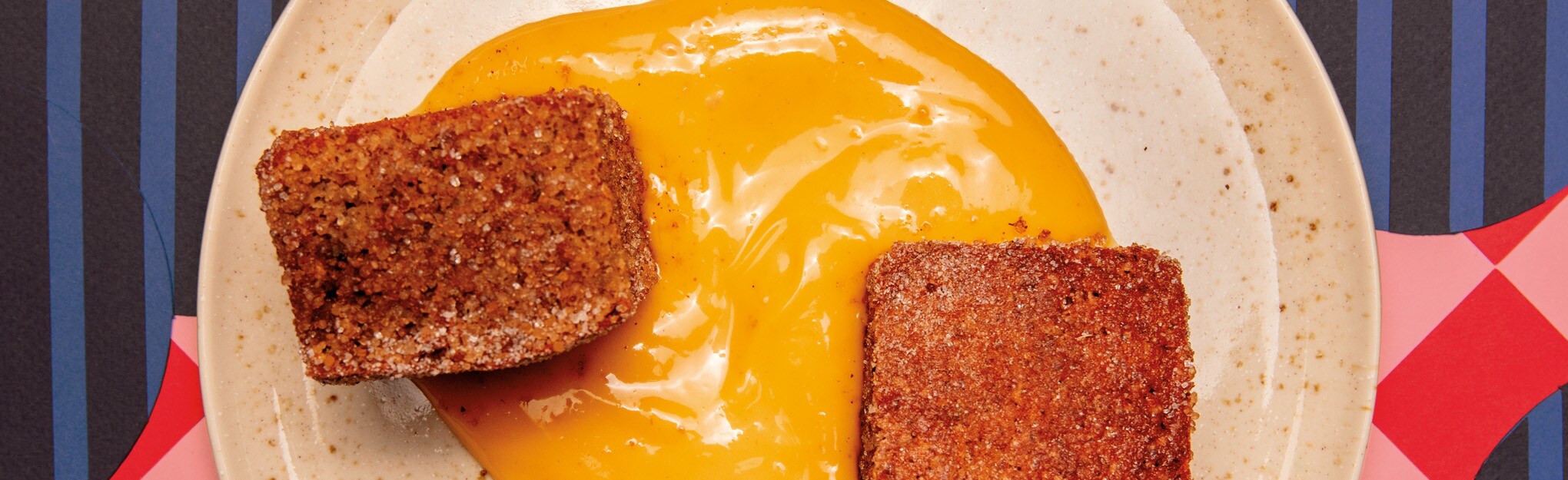 Bolo Dourado de Amêndoa Curd de Limão e Cardamomo Bolo Dourado de Amêndoa Curd de Limão e Cardamomo