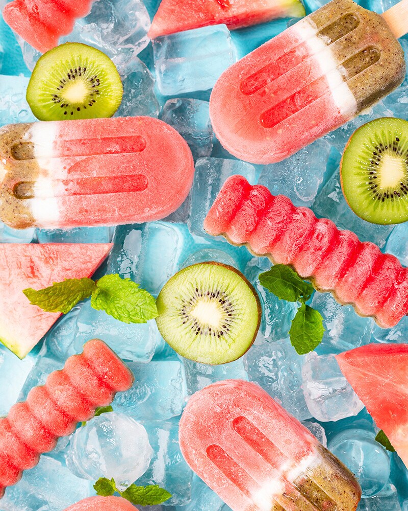 Popsicles de Melancia, Kiwi e Iogurte Grego Popsicles de Melancia, Kiwi e Iogurte Grego