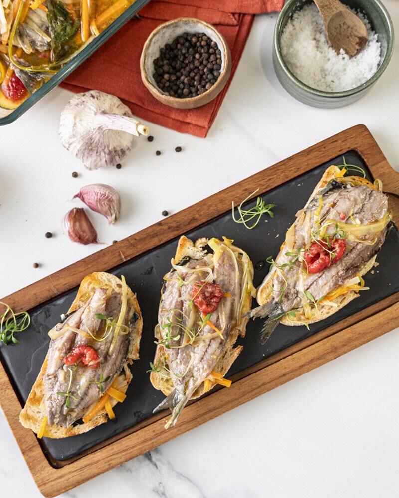 Escabeche de sardinha com framboesas Escabeche de sardinha com framboesas