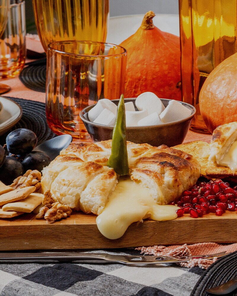 Camembert Envolto em Massa Folhada com Doce de Abóbora e Nozes Camembert Envolto em Massa Folhada com Doce de Abóbora e Nozes