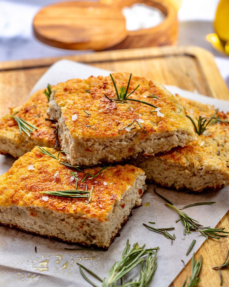 Focaccia de Farinha de Amêndoa e Alecrim Focaccia de Farinha de Amêndoa e Alecrim