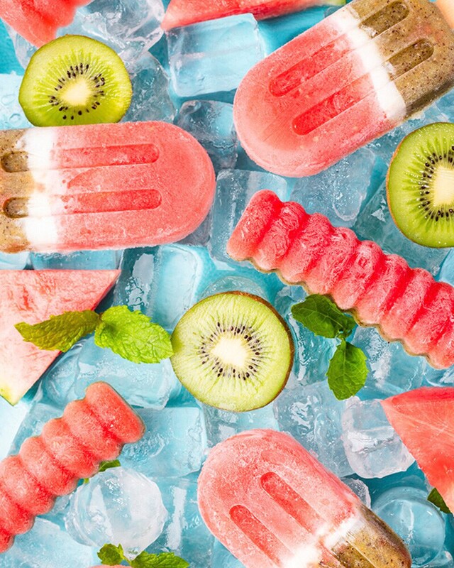 Popsicles de Melancia, Kiwi e Iogurte Grego Popsicles de Melancia, Kiwi e Iogurte Grego