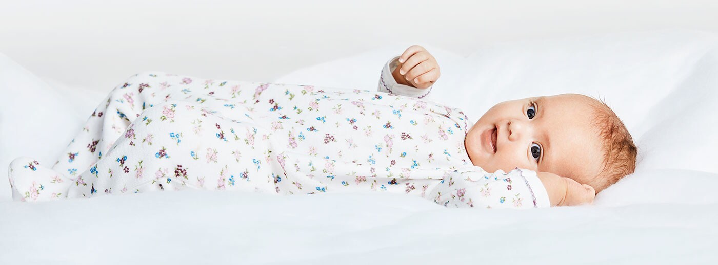 STOKKE EN LA HABITACIÓN DEL BEBÉ – CUNAS Y BAÑO STOKKE EN LA HABITACIÓN DEL BEBÉ – CUNAS Y BAÑO