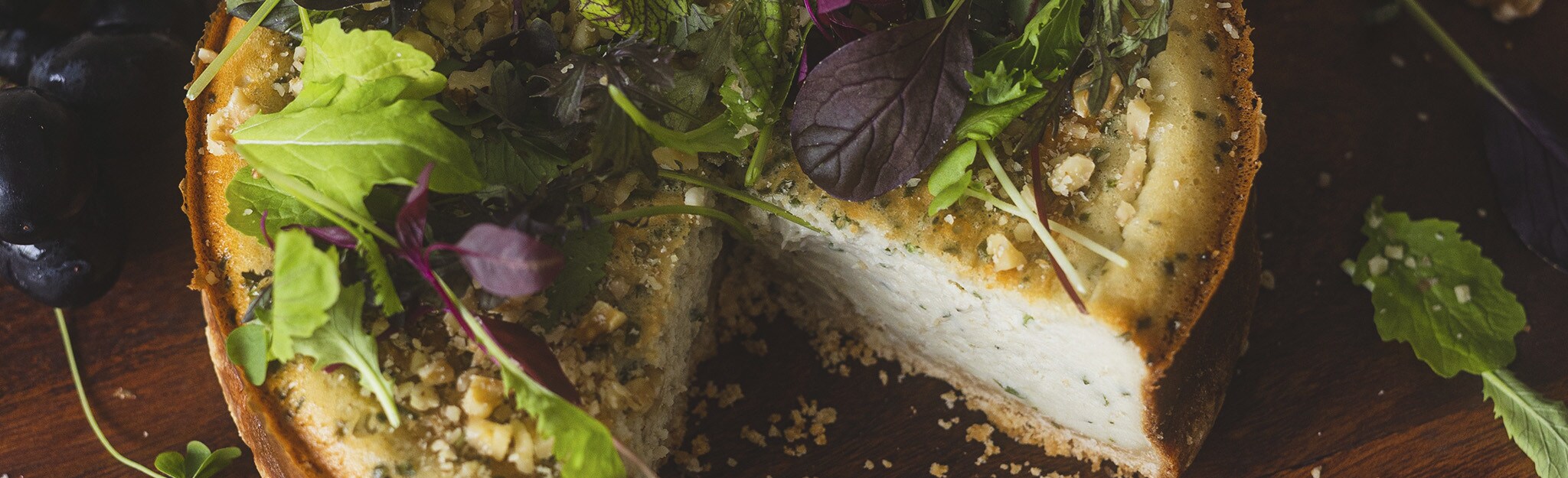 Cheesecake salgado de queijo azul com nozes Cheesecake salgado de queijo azul com nozes