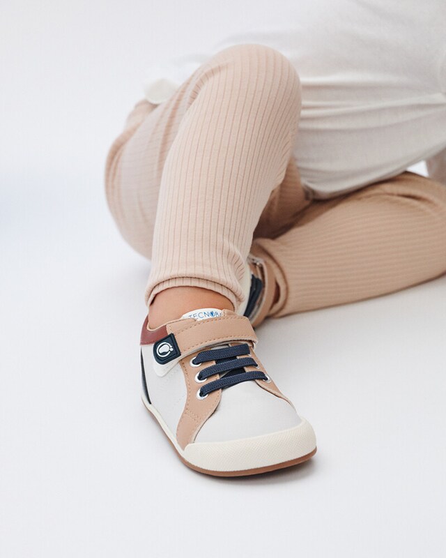 Zapatos infantiles hasta -40% + 15% de regalo* Zapatos infantiles hasta -40% + 15% de regalo*