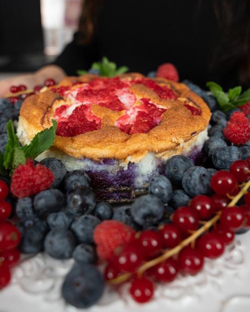 Bolo de Claras e Frutos Vermelhos Bolo de Claras e Frutos Vermelhos