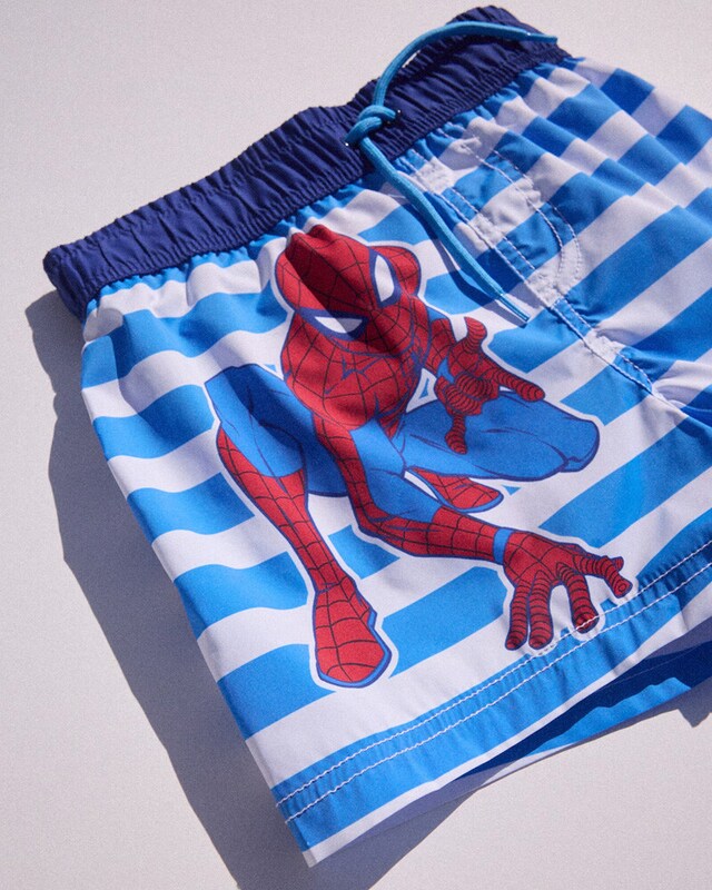 Ver seleção da tendência Super Fãs em Moda Banho Infantil na loja online do El Corte Inglés Ver seleção da tendência Super Fãs em Moda Banho Infantil na loja online do El Corte Inglés