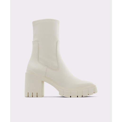 Imagen 0 de Botines de mujer en color blanco con punta cuadrada