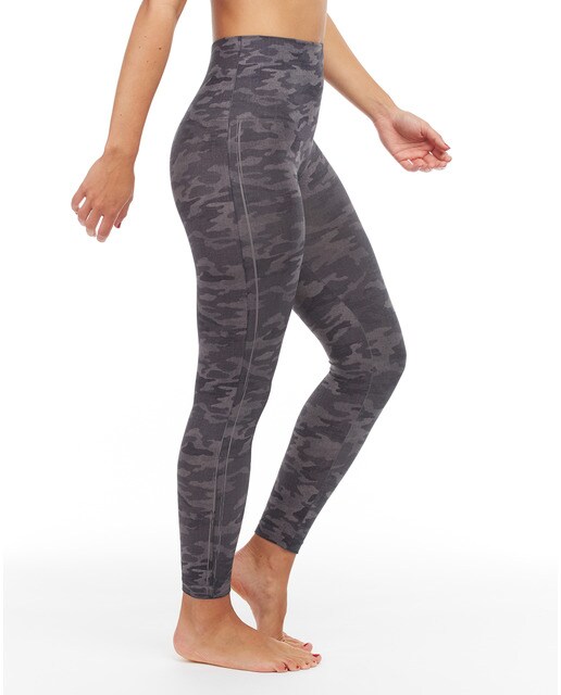 Leggin de mujer moldeador con estampado militar · Spanx · El Corte Inglés