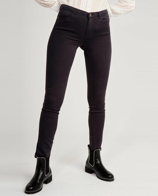 12 formas de vestir tus pantalones acampanados con estilo