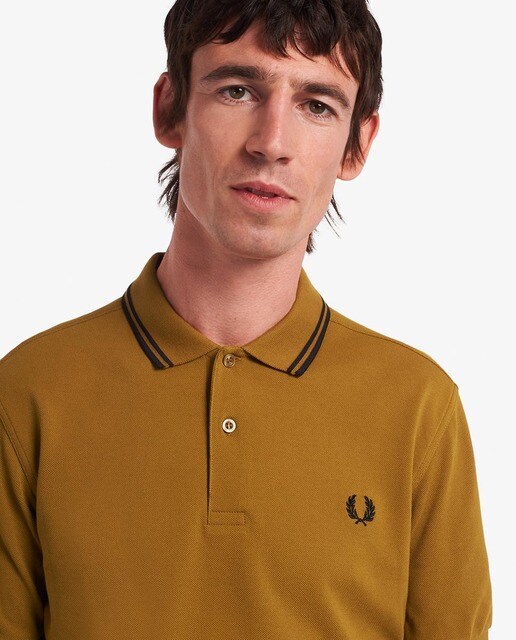 Polo de piqué de hombre marrón de manga corta · FRED PERRY · El Corte Inglés