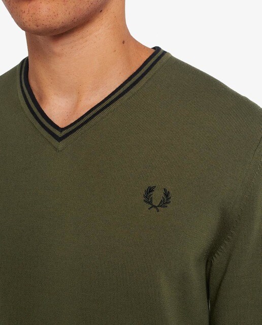 Jersey de hombre verde de cuello pico · FRED PERRY · El Corte Inglés