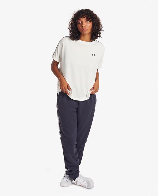 Camiseta de mujer de manga corta en liso · FRED PERRY · El Corte Inglés