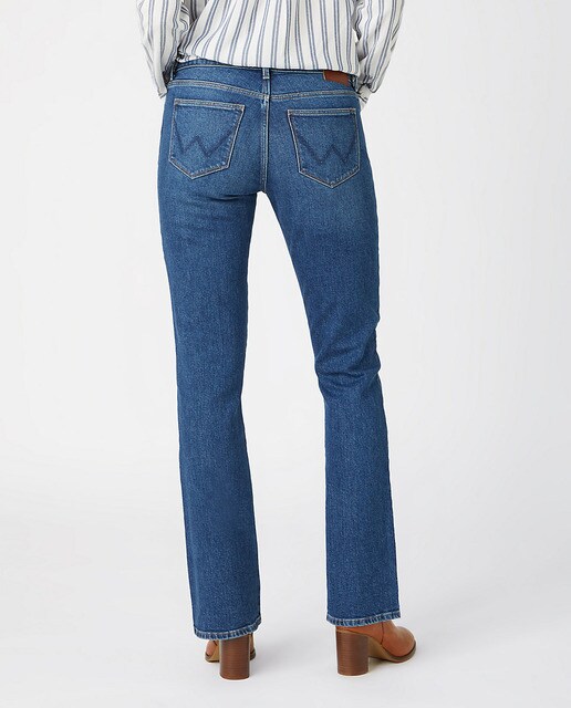 Comprar Vaquero de campana de mujer estilo 5 bolsillos · Wrangler · El  Corte Inglés