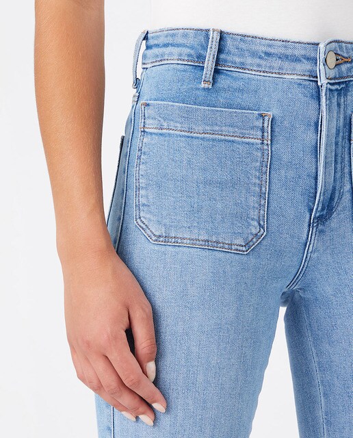 Vaquero de campana de mujer Flare en azul claro · Wrangler · El Corte Inglés