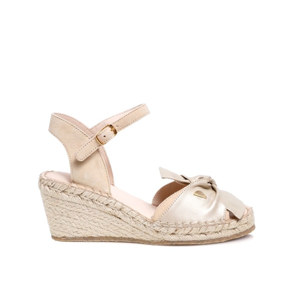 Imagem 0 de Cunha de mulher em camurça bege e laço dourado em pele