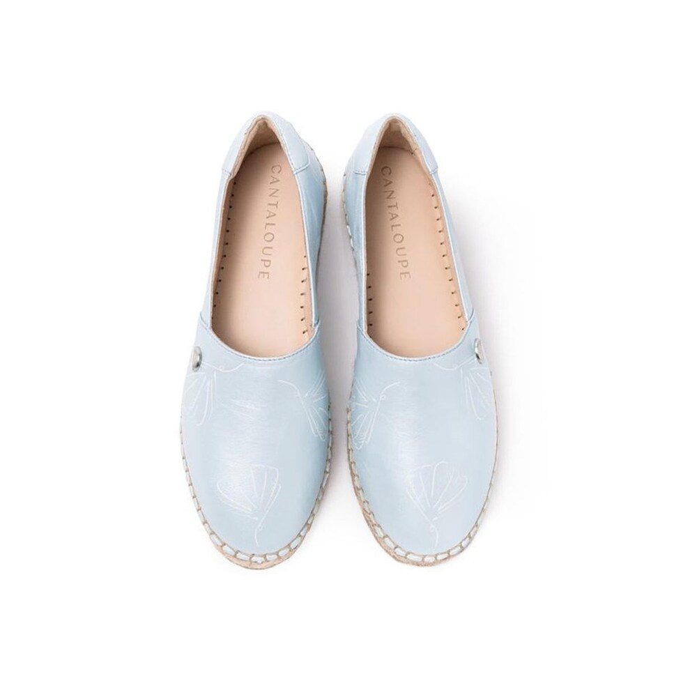 Alpercata de mulher Cantaloupe em pele metalizada azul claro com estampado de conchas Azul-claro-3