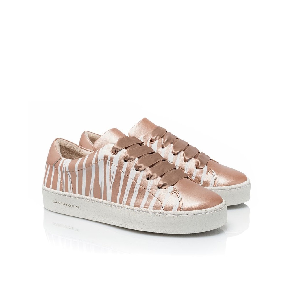 Sneaker de mulher Cantaloupe Studio em tecido de algodão azul com estampado iridiscente em todo o sapato Rosa metalizado-4