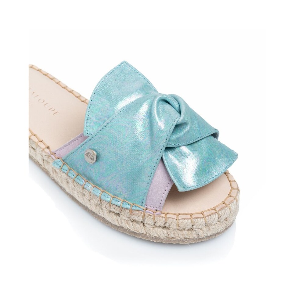 Sandália de mulher Cantaloupe em camurça lilás e laço em tecido de algodão azul, com estampado iridiscente. Lilás-4
