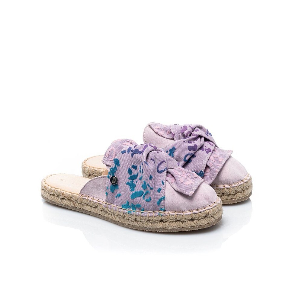 Mule de mulher Cantaloupe em camurça lilás e laço em tecido de algodão lilás com estampado leopardo aveludado em tons de rosa, azul  roxo. Lilás-2